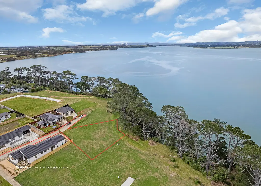 Glenbrook Waterfront section - 558sqm with endless potential