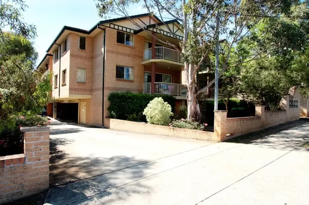 Two bedroom Apartment in Sought after Location