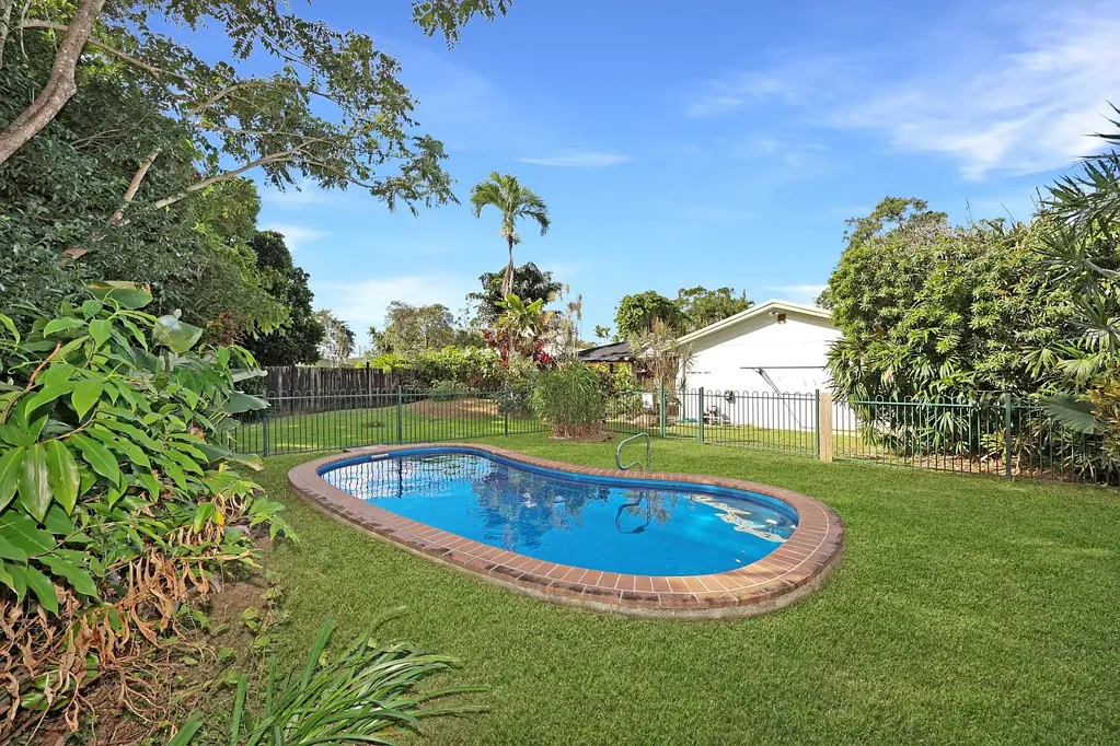 Modern Kitchen - Fully AC and Tiled - Pool - Solar