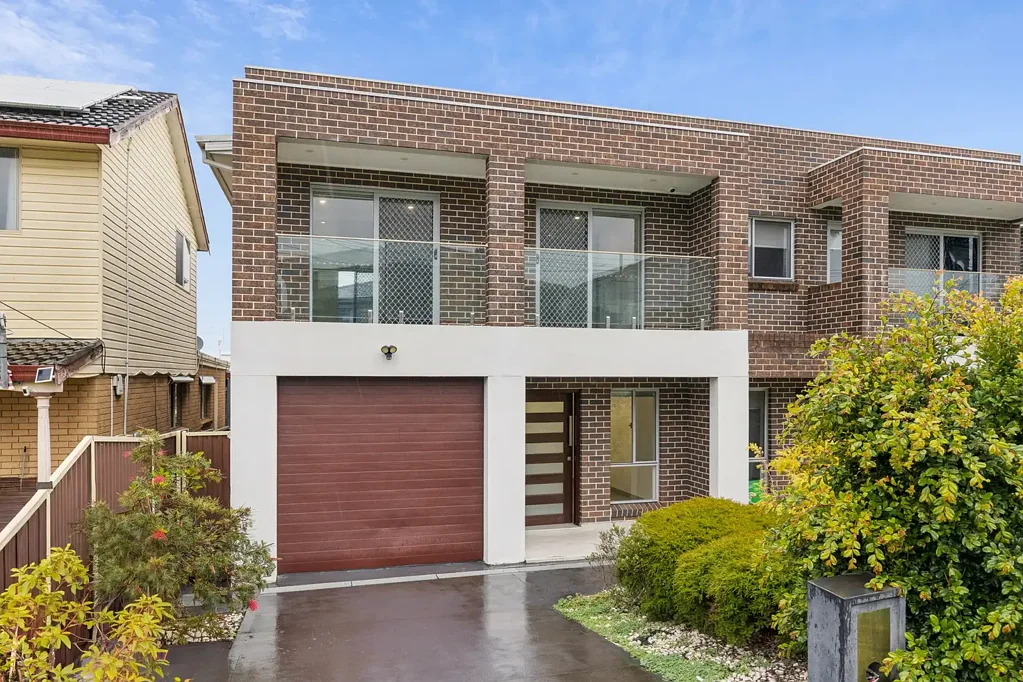 Picnic Point 5房 宽敞双砖住宅，适合大家庭 Spacious Double-Brick Home for Large Families
