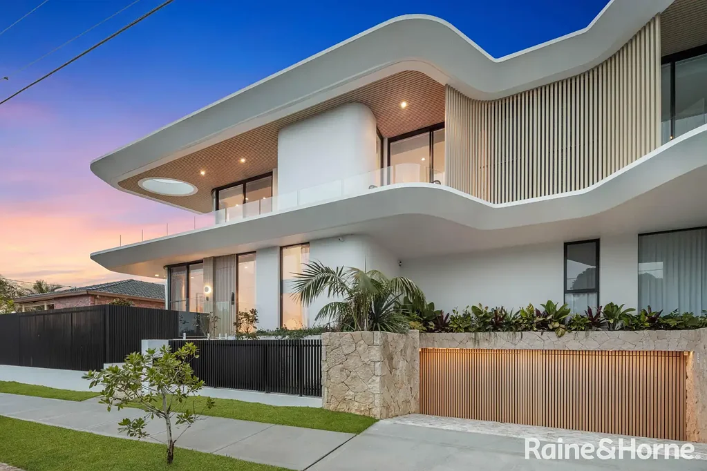 Earlwood 5Kwarto Architectural Masterpiece with City Views, Lift and Resort-Style Luxury