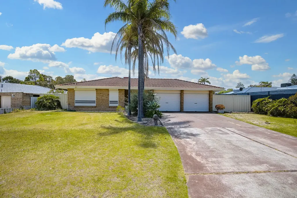 Spearwood 4Moenga "UNIQUE OPPORTUNITY - 4x2x2 HOME WITH SUBDIVISION POTENTIAL!"