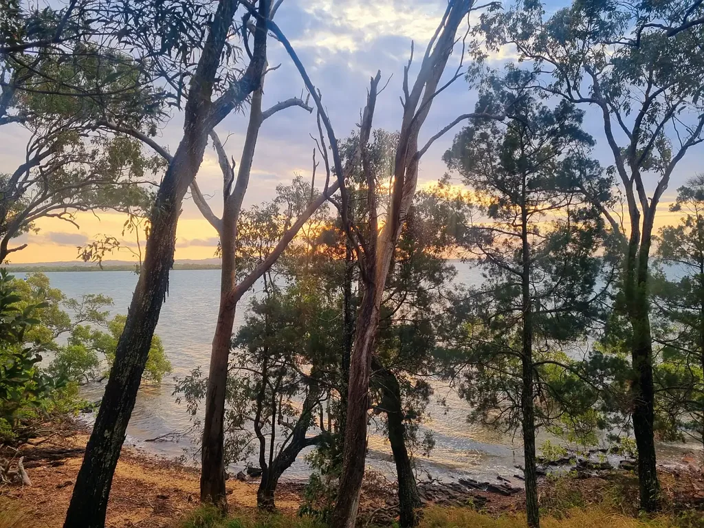 Macleay Island Absolute Waterfront  Block 1,100m2  with Stunning Sunsets