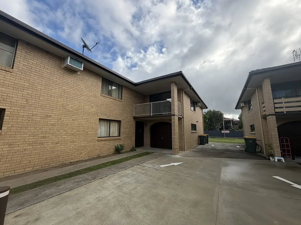 Spacious Two-Storey  Four bedroom Unit in Popular Westlawn