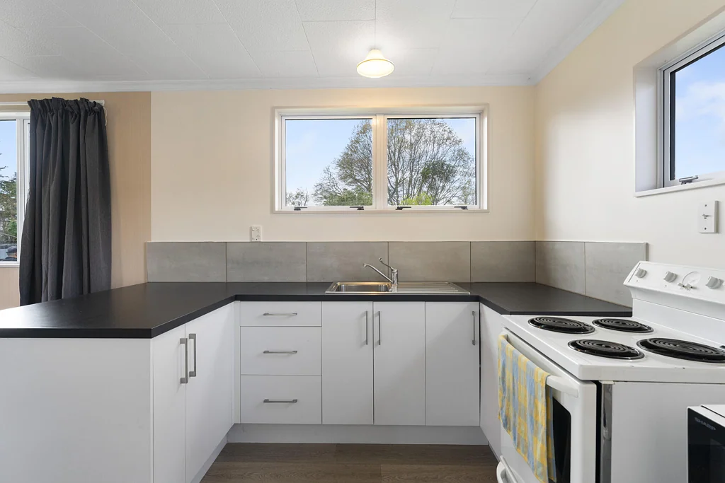 Turangi 4 Bedroom Two tidy rentals on one title ready to go!!!
