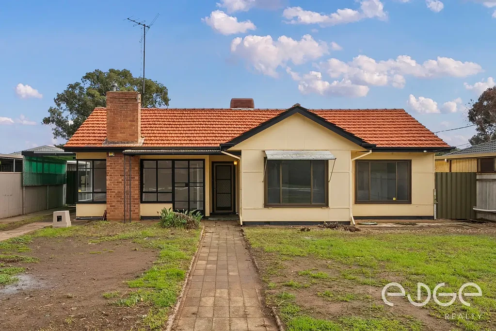 Salisbury North 3 Bedroom Renovator's Delight on 835sqm (approx)!