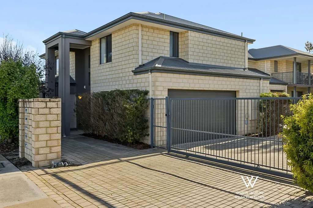 Rivervale 4침실 GRAND STREET FRONT TOWNHOUSE IN AN EXCELLENT CONVENIENT LOCATION!