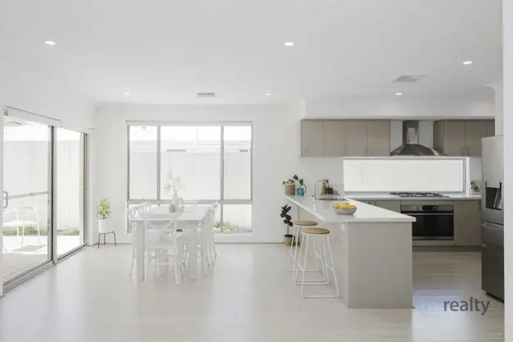 Coolbellup 4房  Sleek, Stylish & Spacious