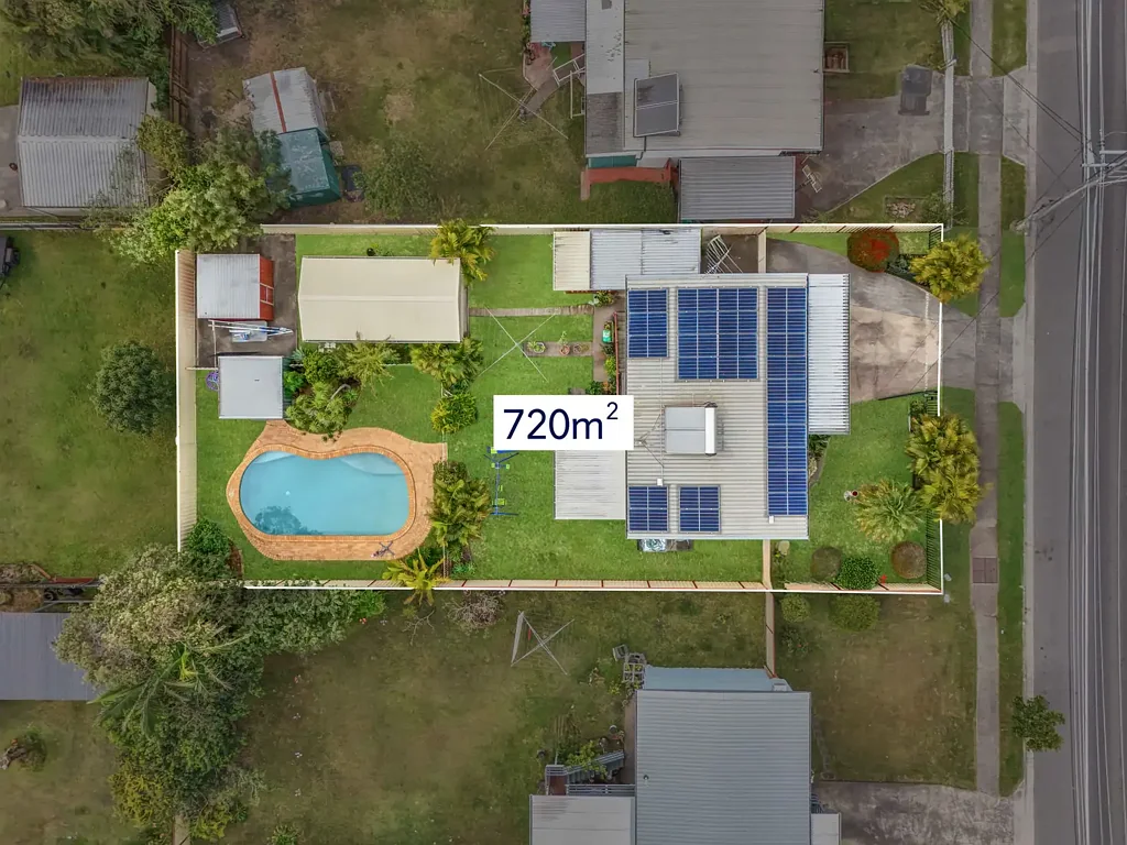 Waterford West 3 Bedroom Shed, Pool, Bar - It's All Here!