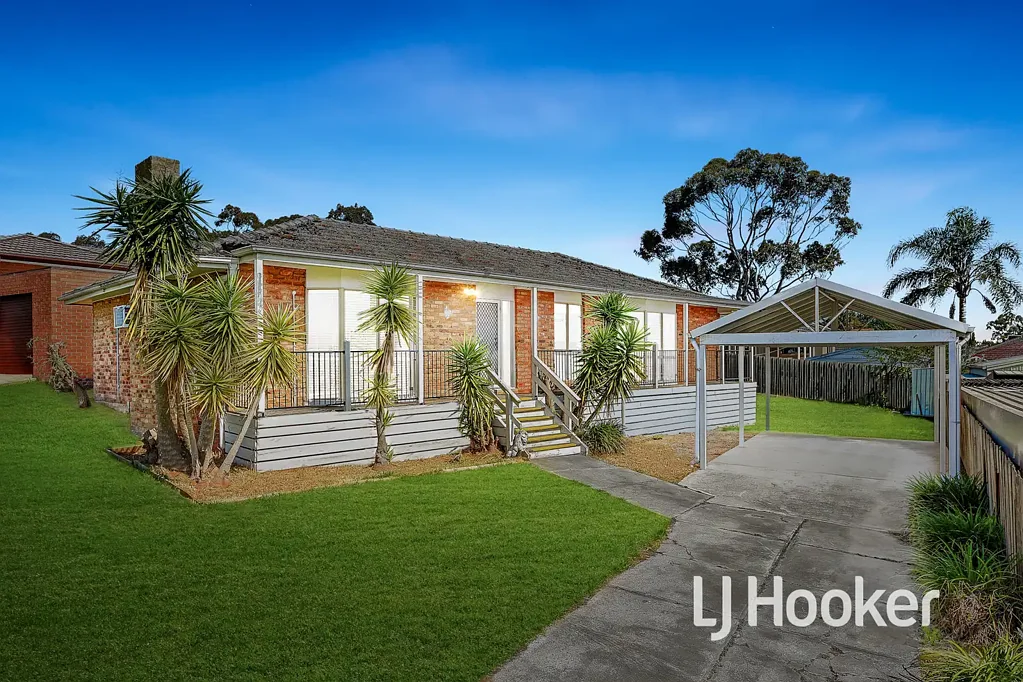 Hampton Park 4Phòng ngủ BEAUTIFULLY RENOVATED FAMILY HOME ON 653m2 WITH SPECTACULAR VIEWS!