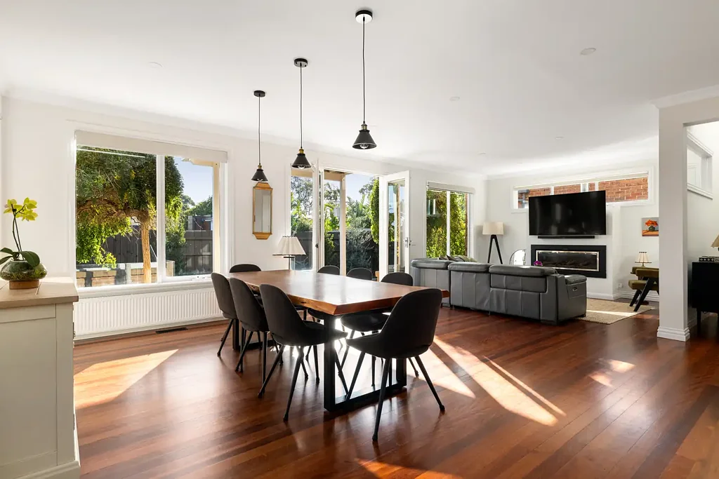 Beaumaris 5 Slaapkamer Sweeping Bay Views, Poolside Privacy & Family Scale