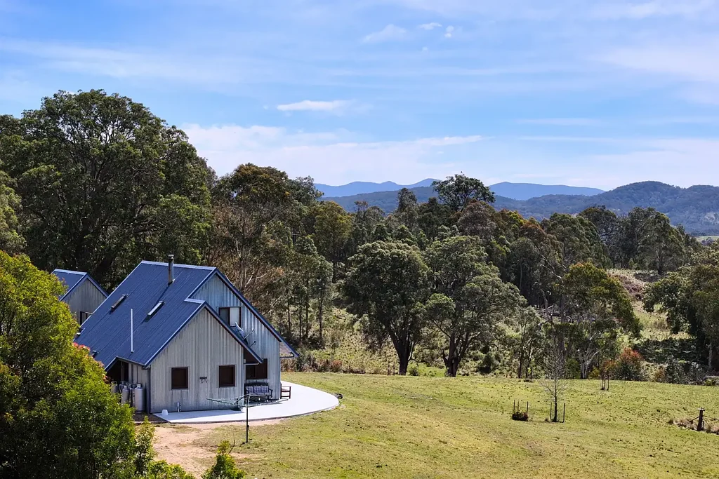 Braidwood  "Misty Ridges" - Tranquil Off-Grid Retreat in Reidsdale