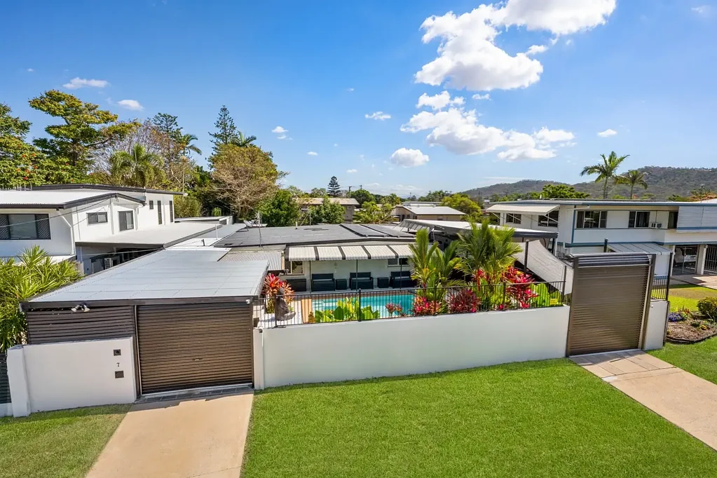 Kirwan 4Kwarto The Ultimate Aussie Lifestyle – Pool, Powered Mancave & Room for All the Toys!