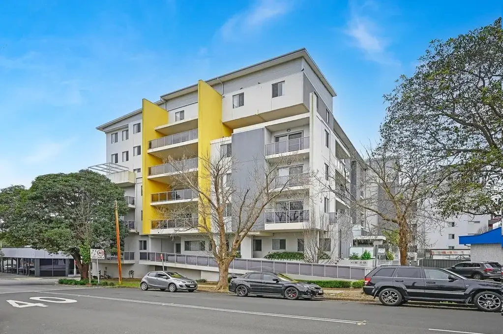 Split Level Apartment - Good Parking Position