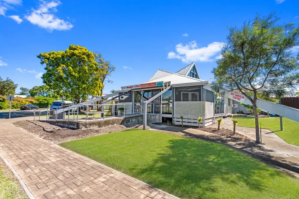 Howard 2房  Unique Blend of Commercial and Residential