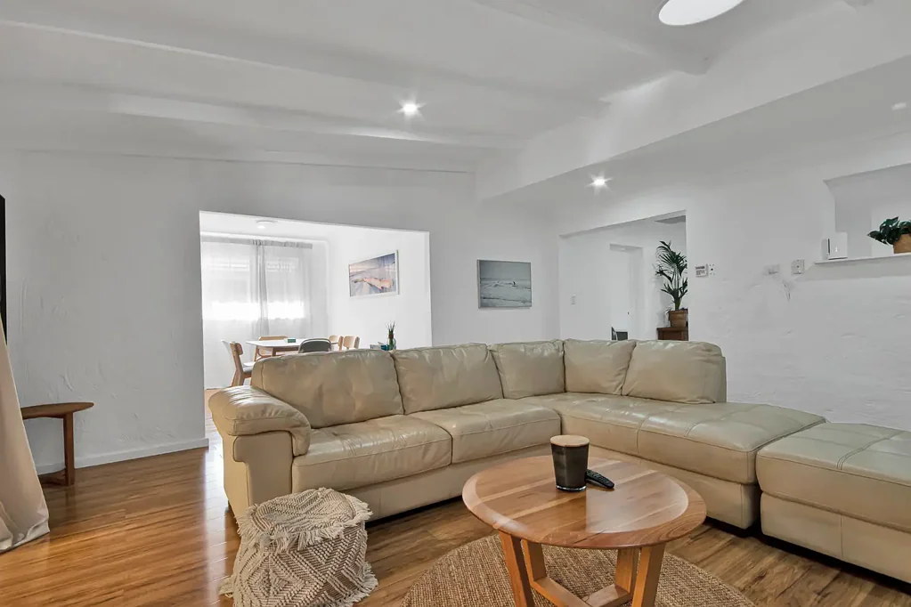 Rockingham 6房  Fully Renovated 6-Bedroom Home + Airbnb Income Potential + Backing Onto Park +Brand New Solar with Batteries + AUKUS $8 Billion Investment