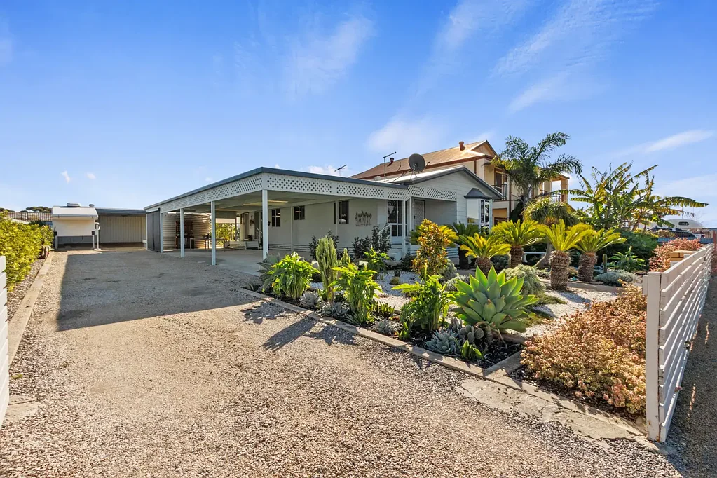 Ardrossan 3 Slaapkamer Quality Property with Exceptional Shedding