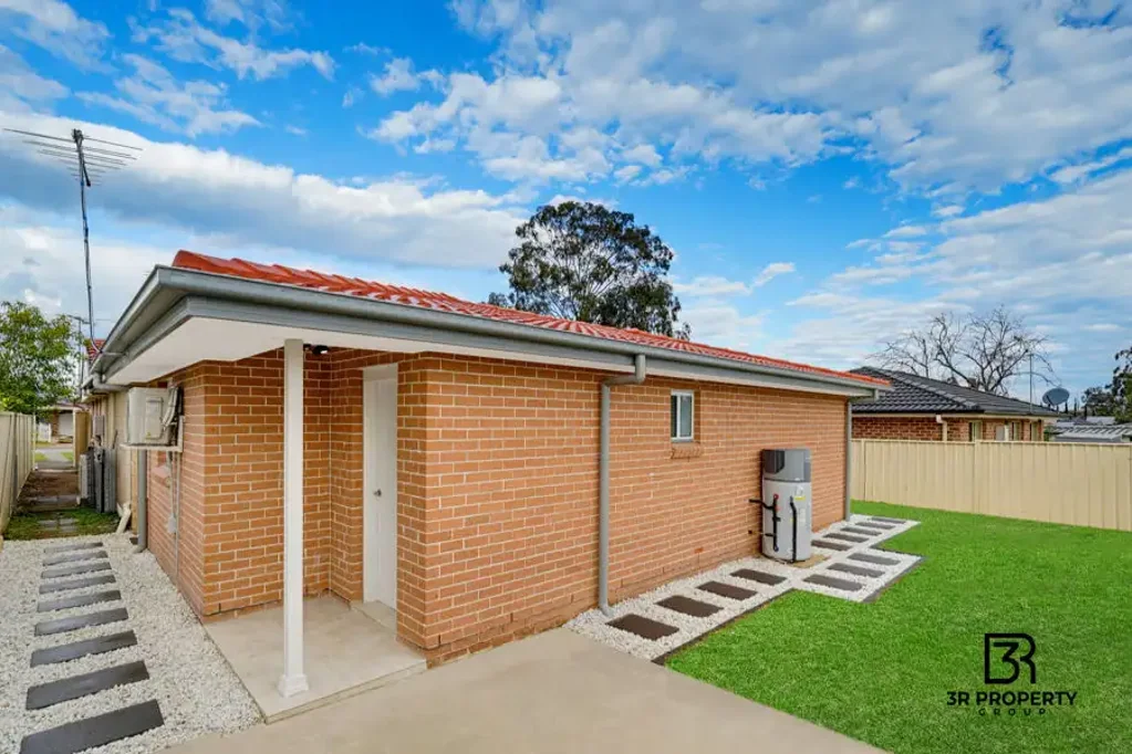BRAND NEW MODERN GRANNY FLAT IN PRIME LOCATION!