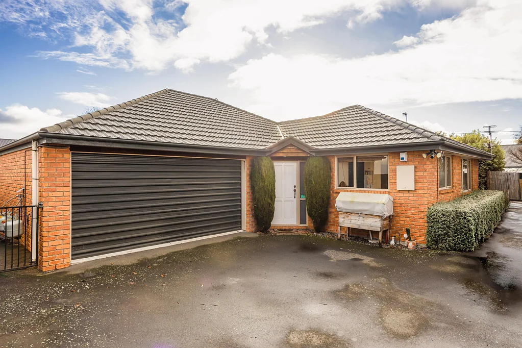 Spacious 3-Bedroom Family Home - Private Rear Section
