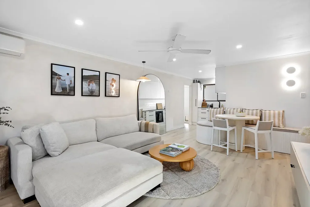 STUNNING RECENTLY RENOVATED 3 BEDROOM UNIT IN THE HEART OF PALM BEACH!!