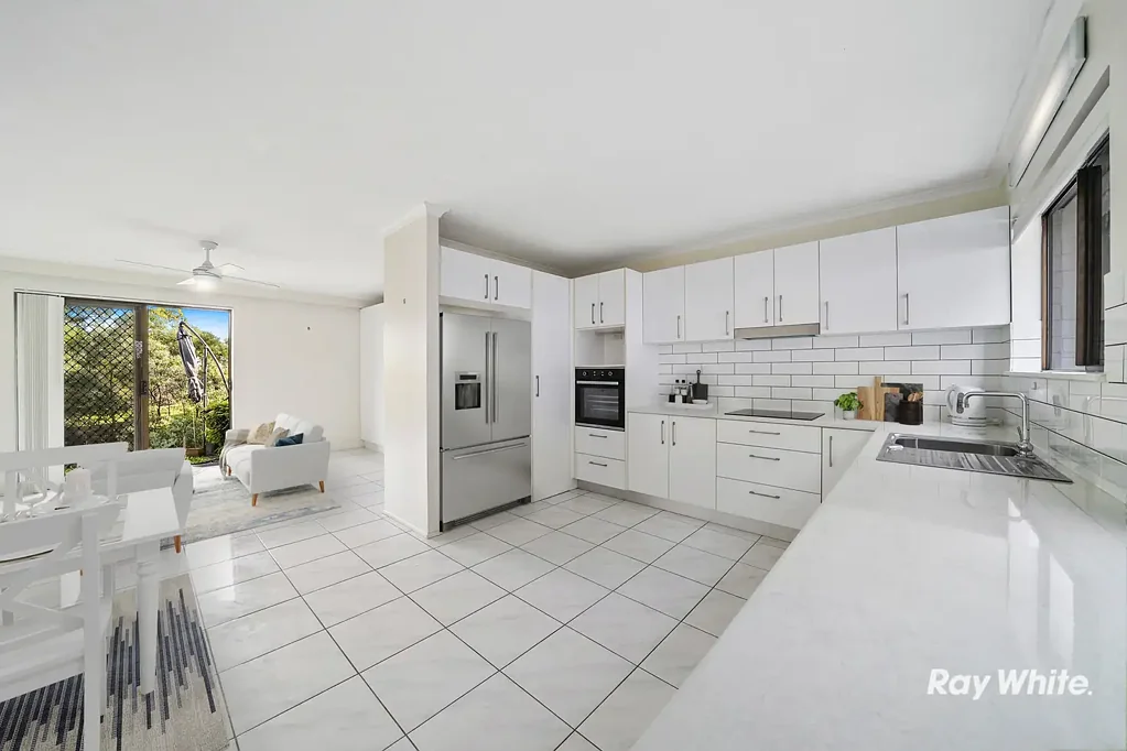 Springwood 2房 入门级购房！经过翻新的2室底层住宅，可直接进入Springwood保护区 Fully Renovated 2 Bed Ground Floor Living with Direct Access to Springwood Conservation Park