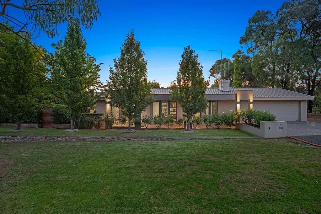 East Bendigo 4Zimmer Contemporary Family Home in Prestigious McIvor Hill