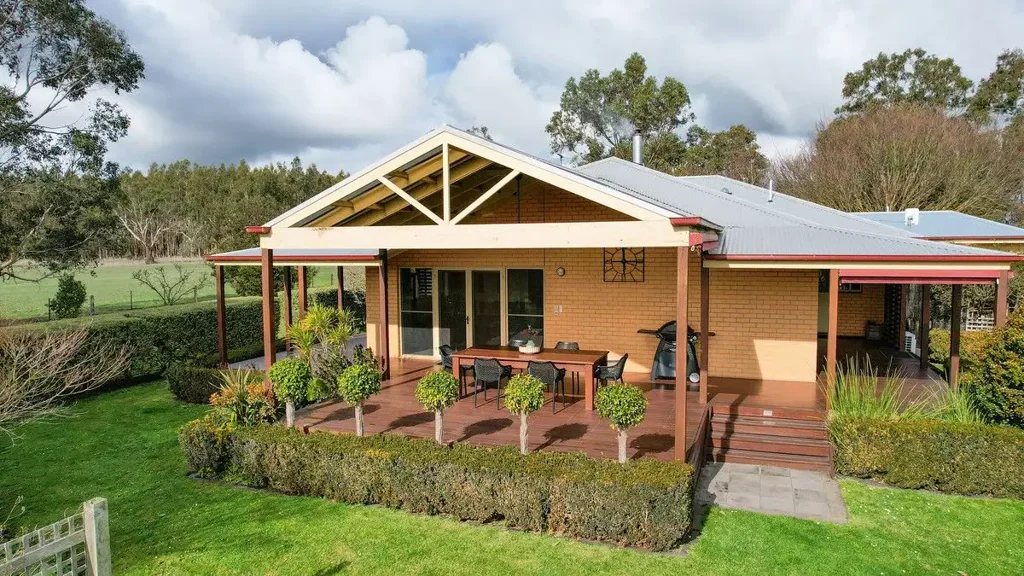 Macarthur 'Caldermeade' Exceptional presentation and farm layout in a versatile sought after location