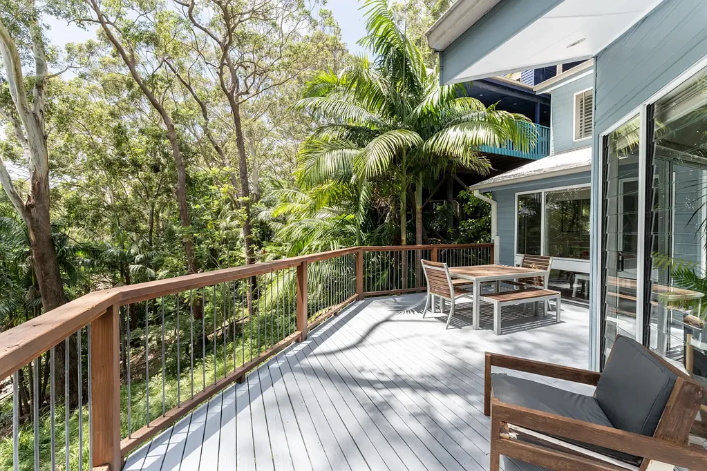 Otford 6房 Otford宁静角落 高大桉树林 全新翻修厨房 独立granny flat 930㎡宽地块 步行火车站 近海滩学校 Luxury Living in a Secluded Bushland Estate