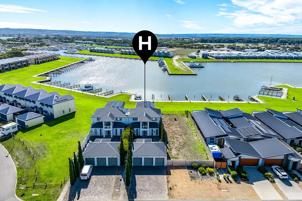 Hindmarsh Island 4Phòng ngủ Waterfront Villa with Marina Views & Rare Triple Garaging