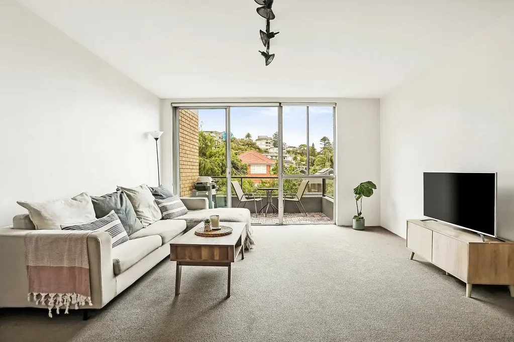 Top Floor Apartment With Ocean Views, Blacony and Parking