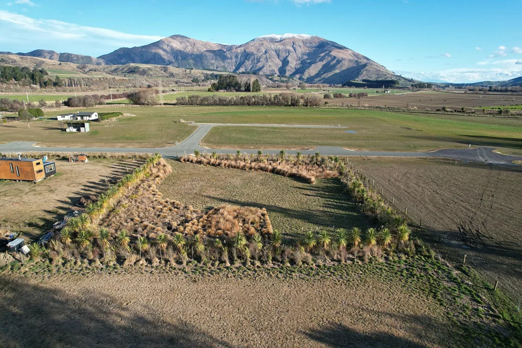 Athol Fully-landscaped, Fully-fenced - ready now