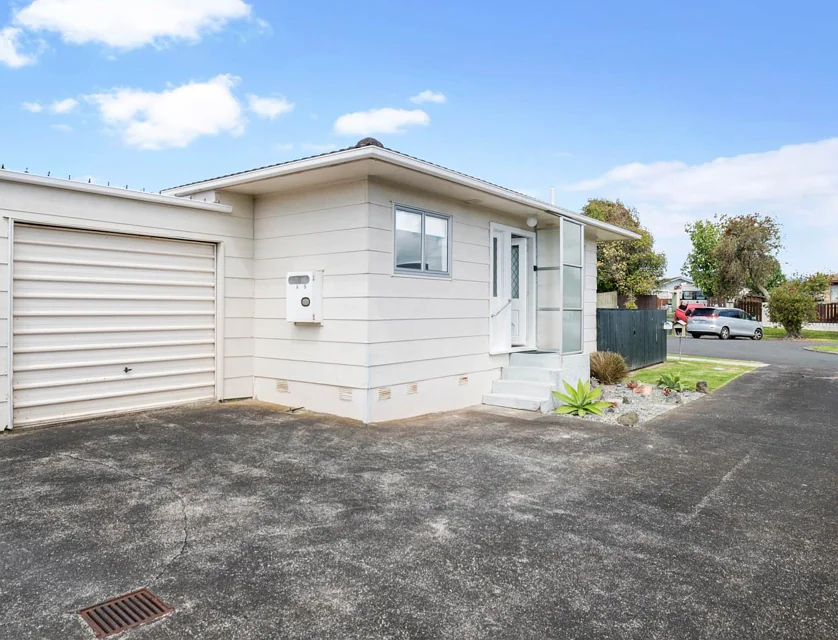 16a Helms Place, Manurewa, Manukau City, 2 rūma, 1 rūma horoi, House