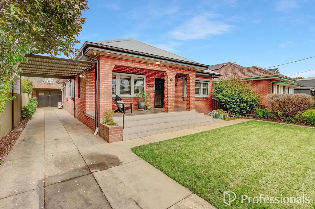 Turvey Park 3 Bedroom Simply a delightful redbrick home!