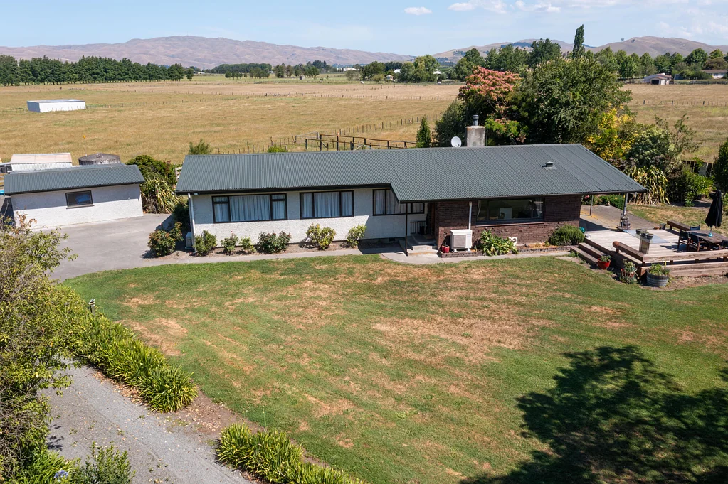 Longlands  Where Town Meets Country