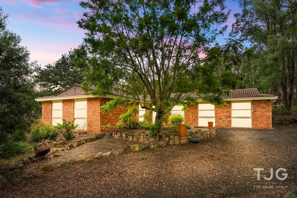 Oakville 4 Bedroom Easement Free Acreage