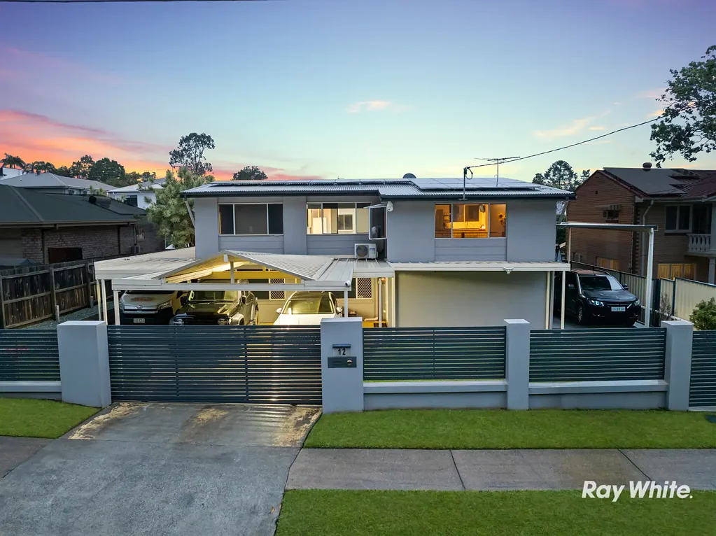 Daisy Hill 3ห้องนอน Car Lovers Paradise with Oversized Powered Shed| Potential Dual Living | Easy Walk to JPC