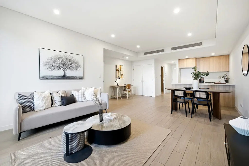 Gladesville 2Zimmer East Facing Two Bedroom On Level 5 With District & City Skyline Views, In The Heart Of Gladesville!