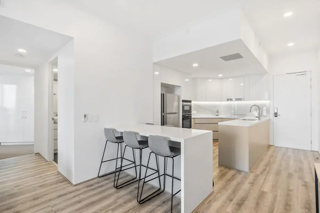 FURNISHED APARTMENT WITH RIVER VIEWS