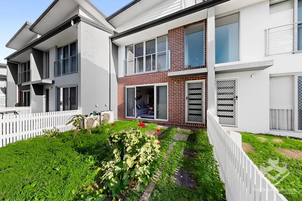 Griffin 3બેડરૂમ Modern Low-Maintenance Townhouse in a Prime Griffin Location