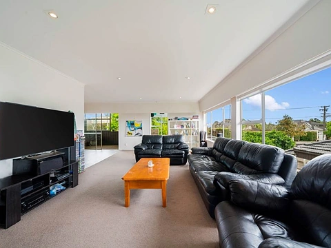 4 Bedroom Apartment Style Living in St Heliers