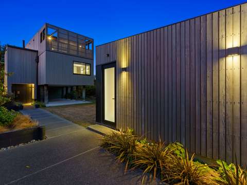 Waikanae Beach 3房  Beachfront Olde Beach | Architectural Brilliance