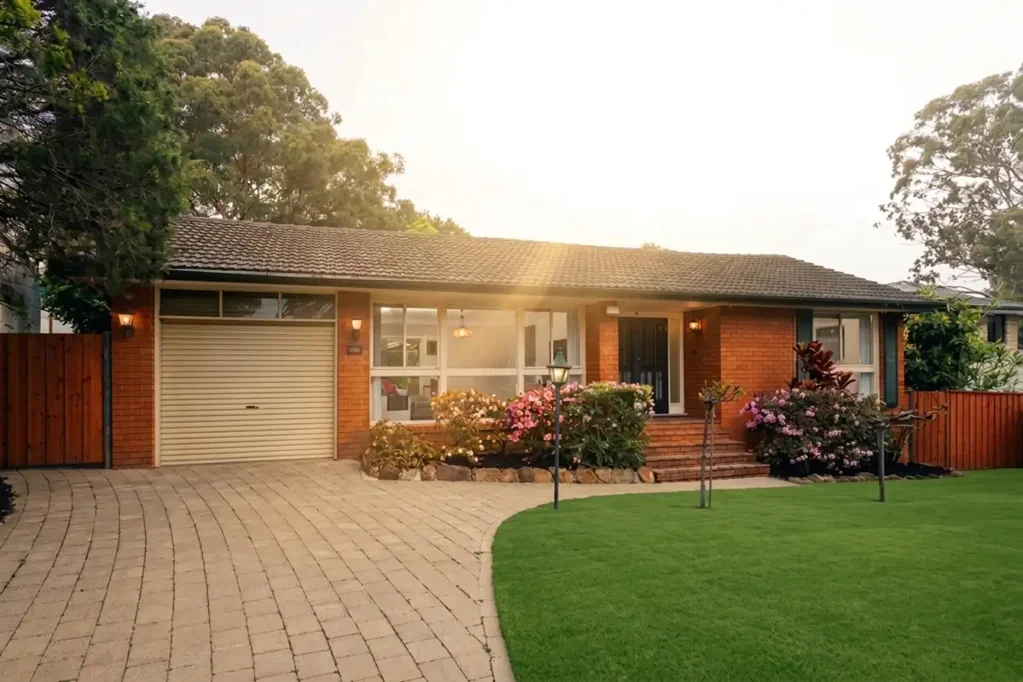 Baulkham Hills 3Zimmer Sun-Filled North-Facing Home on Huge 1005sqm Block in Jasper Road Catchment