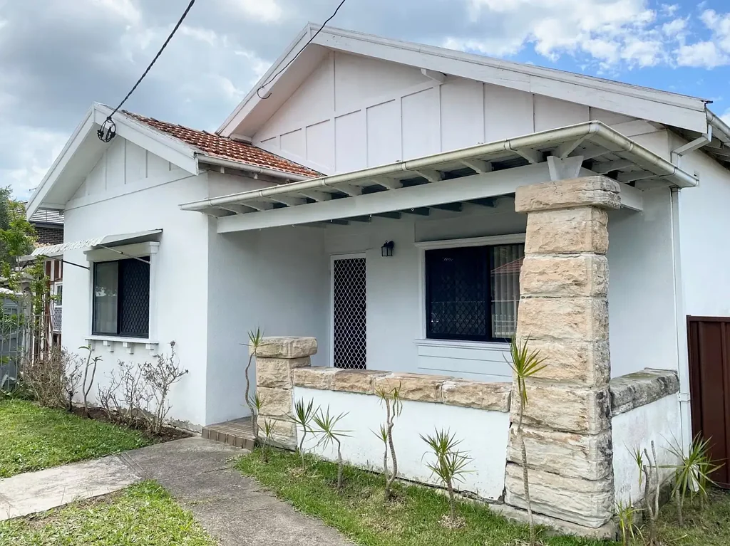 LARGE FAMILY HOME!!!
