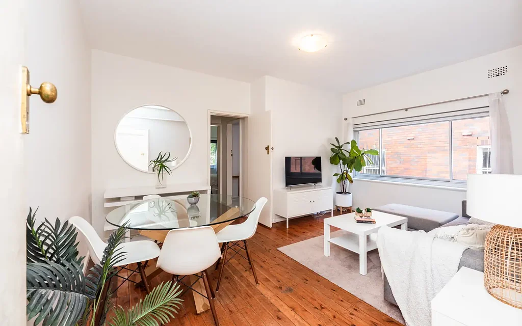 BEACH PAD FULLY  FURNISHED @ BONDI BEACH