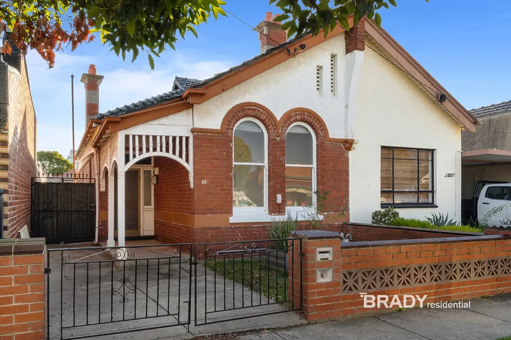 2 BEDROOM  PLUS STUDY HOUSE IN PRIME LOCATION!