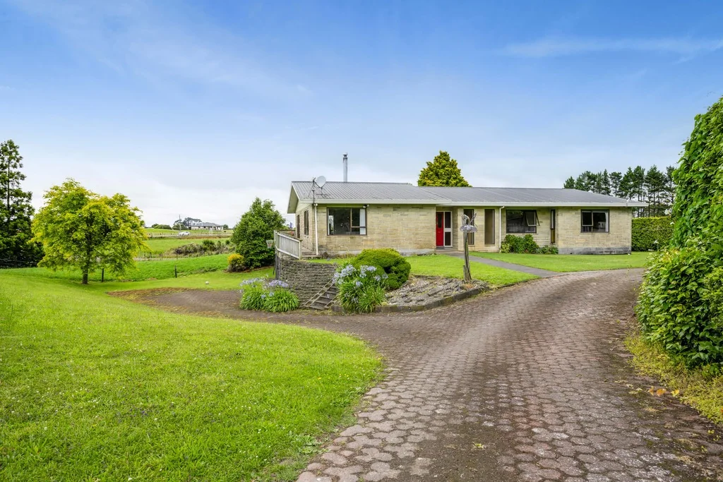 Stratford 4Moenga Spacious Family Oasis with Pool on 3+ Acres!
