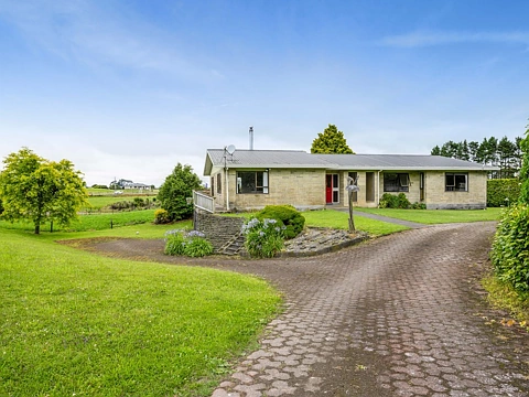 Stratford 4房  Spacious Family Oasis with Pool on 3+ Acres!