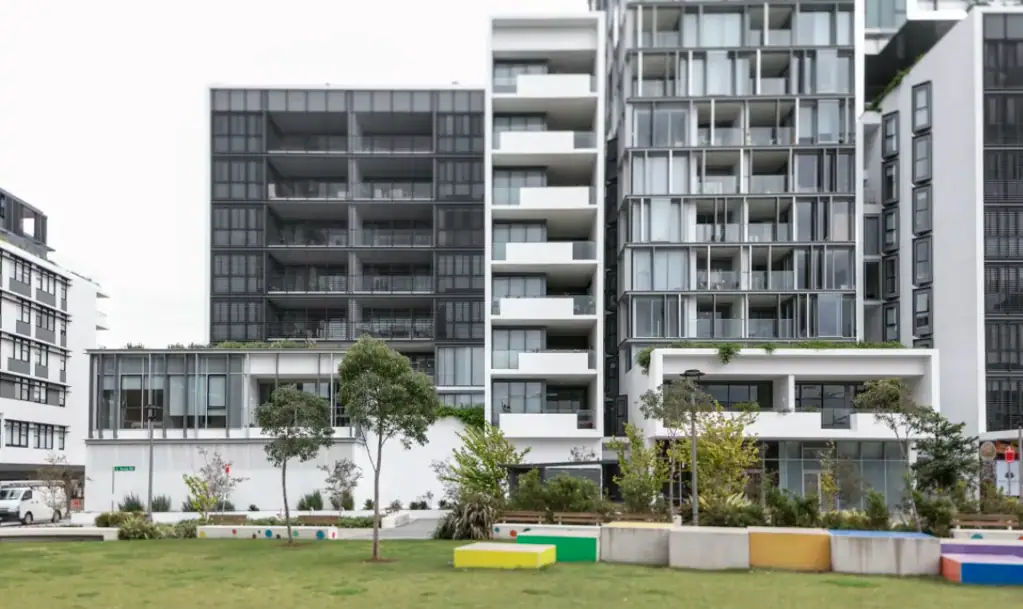 Luxurious Urban Living in Waterloo | Sun-drenched Balcony & Prime Location near Green Square