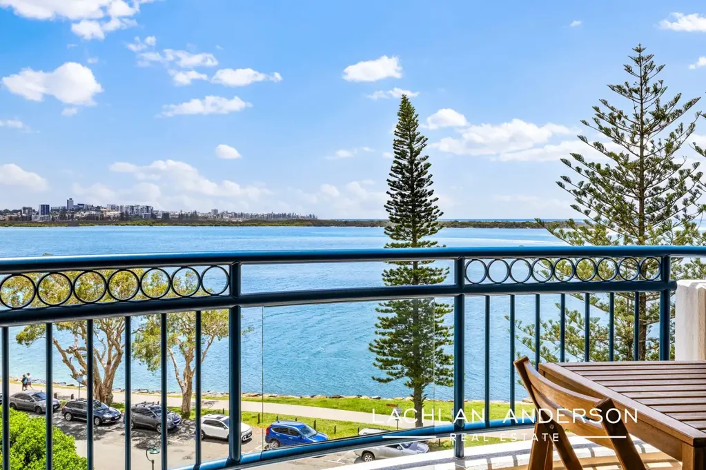 Golden Beach 1બેડરૂમ IMPECCABLE WATERFRONT LOCATION – WALK TO EVERYTHING