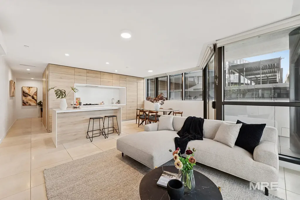 Prestigious Queens Domain Living with Iconic Views